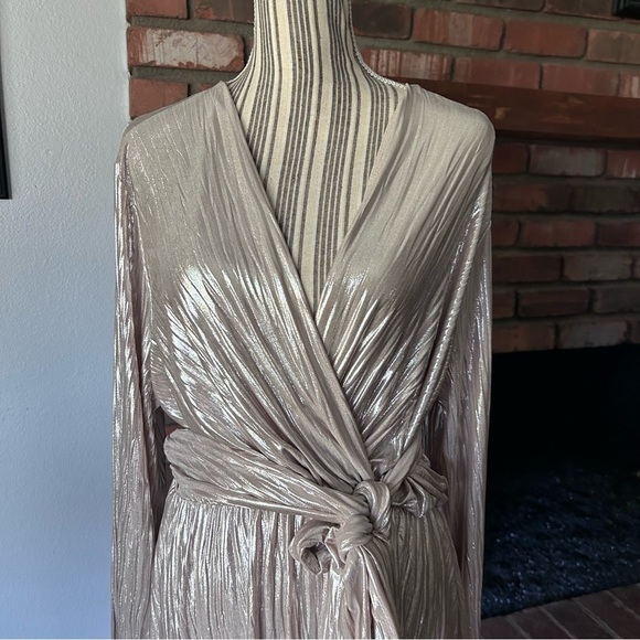 NWT Reset by Jane Debbie Faux Wrap Mini Dress in Grey/Silver Sz L - Picture 5 of 9